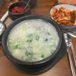 먹때깔순대국밥 사진 1