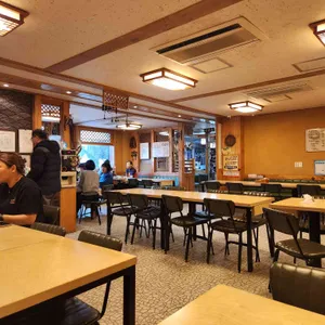 어드메 대표 사진