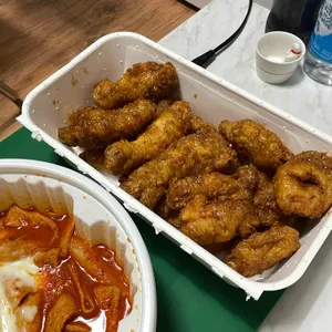 교촌치킨 사진
