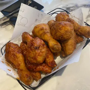 교촌치킨 사진