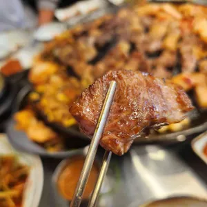 할매솥뚜껑삼겹살 대표 사진