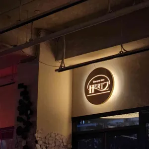 헤르츠 대표 사진