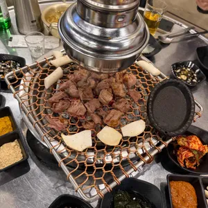 돼지전설 대표 사진