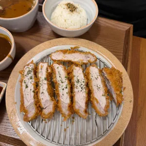 정성카츠 대표 사진