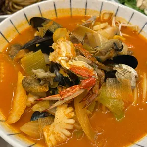 홍춘 대표 사진