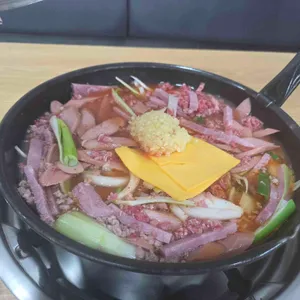 최네집 대표 사진