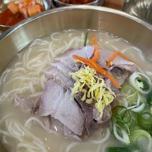 먹돌고기국수 대표 사진