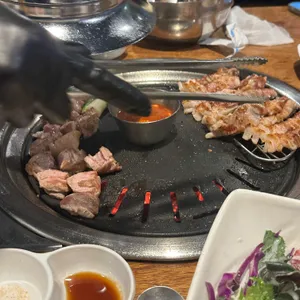 고기굽는남자 사진