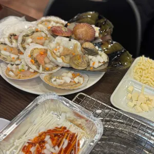 욱이네 불타는조개구이 사진