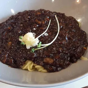 찌엔용 대표 사진