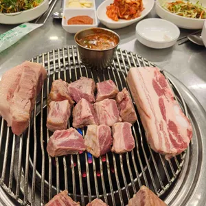 김돈이 대표 사진