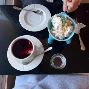 코무 대표 사진