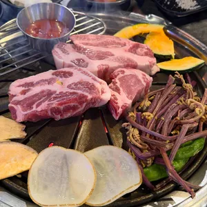 황고집 솥뚜껑 삼겹살 대표 사진