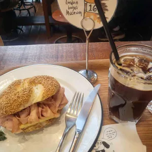 런던베이글뮤지엄 대표 사진