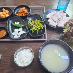 장수돼지국밥 사진