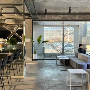 밀톤 대표 사진