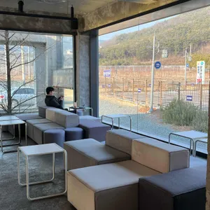 밀톤 대표 사진