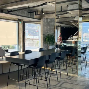 밀톤 대표 사진