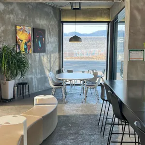 밀톤 대표 사진