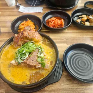 방가삼대얼큰한뼈해장국 대표 사진