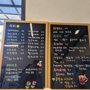 카페 풍경 리뷰 사진