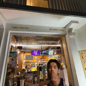 컴포즈커피 리뷰 사진