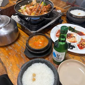 24시돌솥밥기사식당 대표 사진