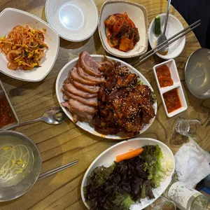 창신동매운족발 사진 1