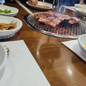 하늘아래 대표 사진