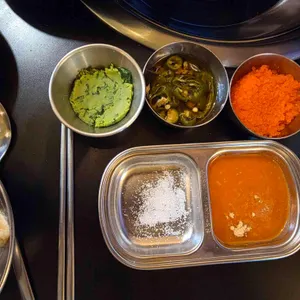 육더쿠 대표 사진