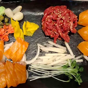 육회바른연어 대표 사진