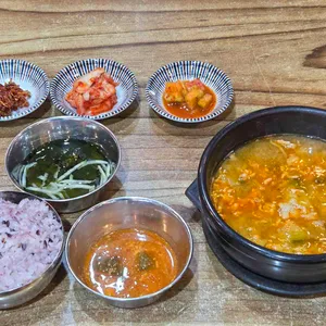 1등 뼈해장국 감자탕 밥집 술집 돼지국밥 대표 사진