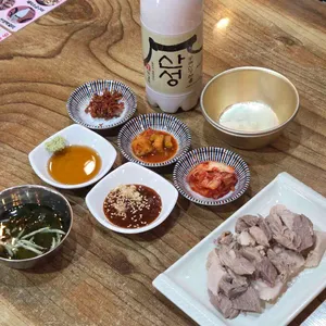 1등 뼈해장국 감자탕 밥집 술집 돼지국밥 사진