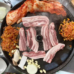 싹쓰리솥뚜껑삼겹살 사진 1