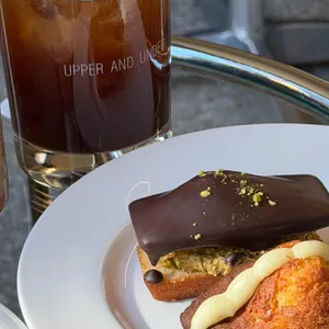 어퍼앤언더 대표 사진