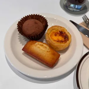 어바웃 블랭크 대표 사진