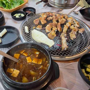 탑골숯불닭갈비 대표 사진