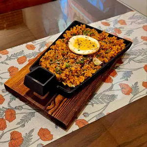 골목길 식탁 대표 사진