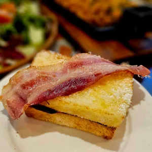 골목길 식탁 사진