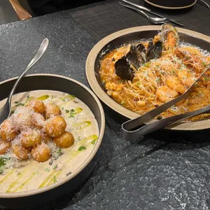 이그조틱 대표 사진