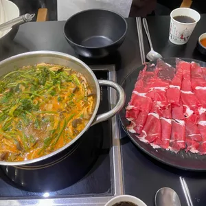 윤우재 문현샤브 칼국수 대표 사진