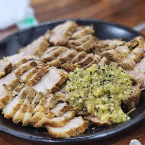 장수마늘보쌈 사진