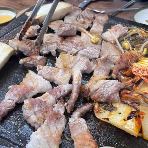 돌판생고기 사진