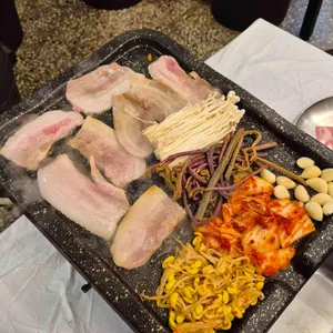 설현이네 냉삼집 대표 사진