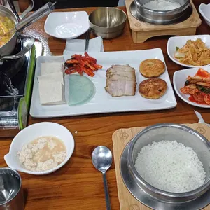 맷돌로만 대표 사진