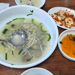 뚝배기 바지락칼국수 대표 사진