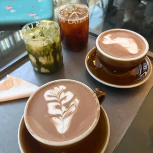 레이어10 카페 대표 사진