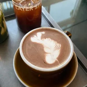 레이어10 카페 대표 사진