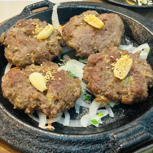 칡산에 황제보쌈&곤드레 돌솥밥 칼국수 사진 1