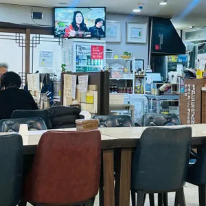 칡산에 황제보쌈&곤드레 돌솥밥 칼국수 대표 사진